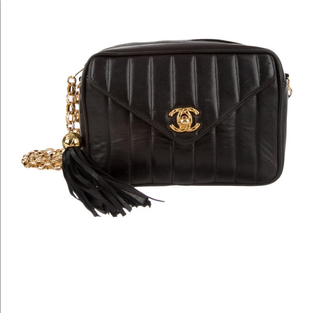 [Authentic] Vtg. Chanel Quilt Camera Bag - stunning chain and lock